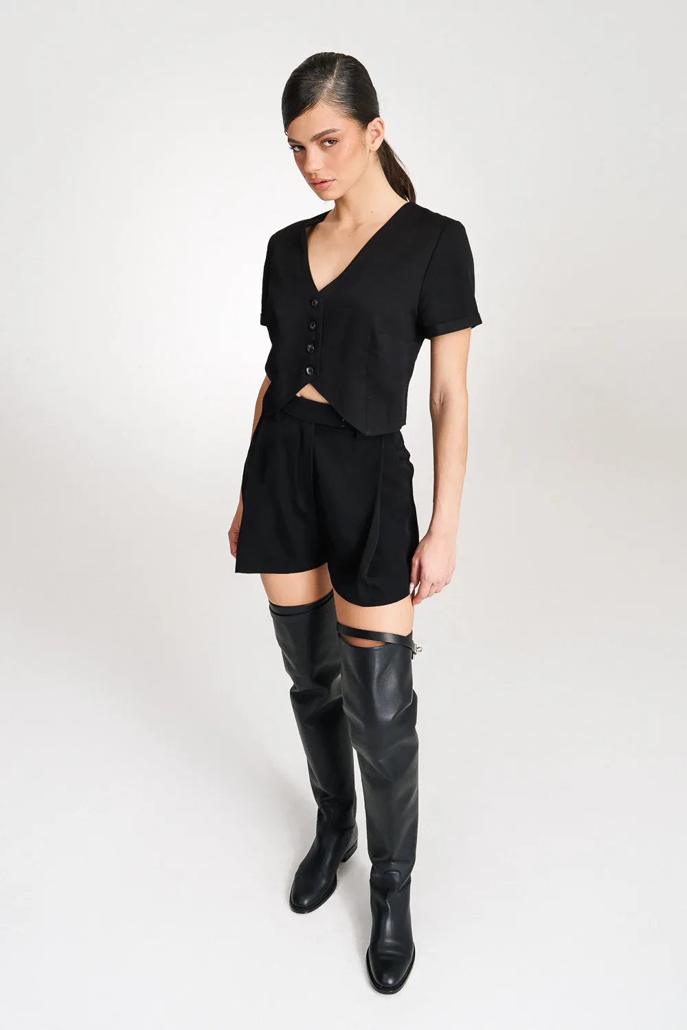 ‘Cecilia‘ Pleated Black Shorts