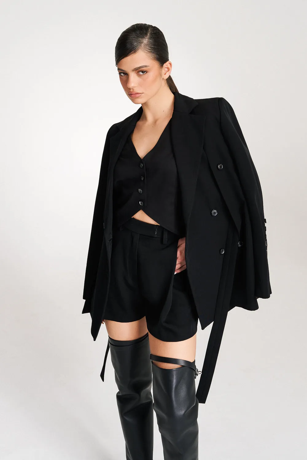 ‘Cecilia‘ Pleated Black Shorts