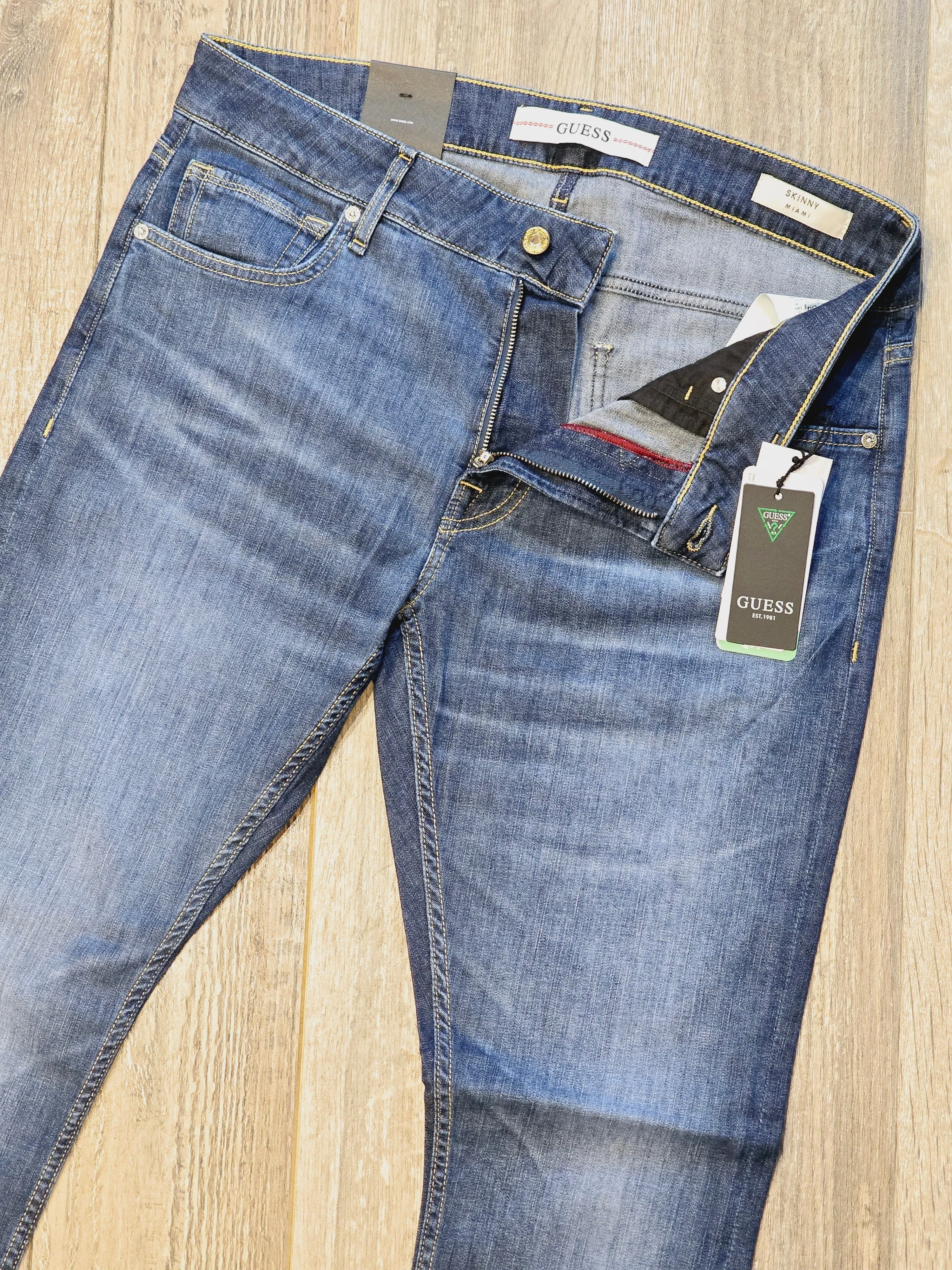 Guess Featherweight Slim Fit Summer Denim
